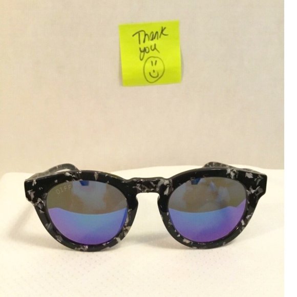 Accessories - Diff Eyewear Dime II Sunglasses== Blue Mirror Round Lens== Black White Frames==